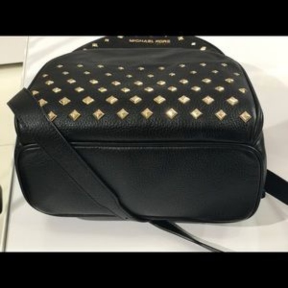 abbey medium pebbled leather backpack